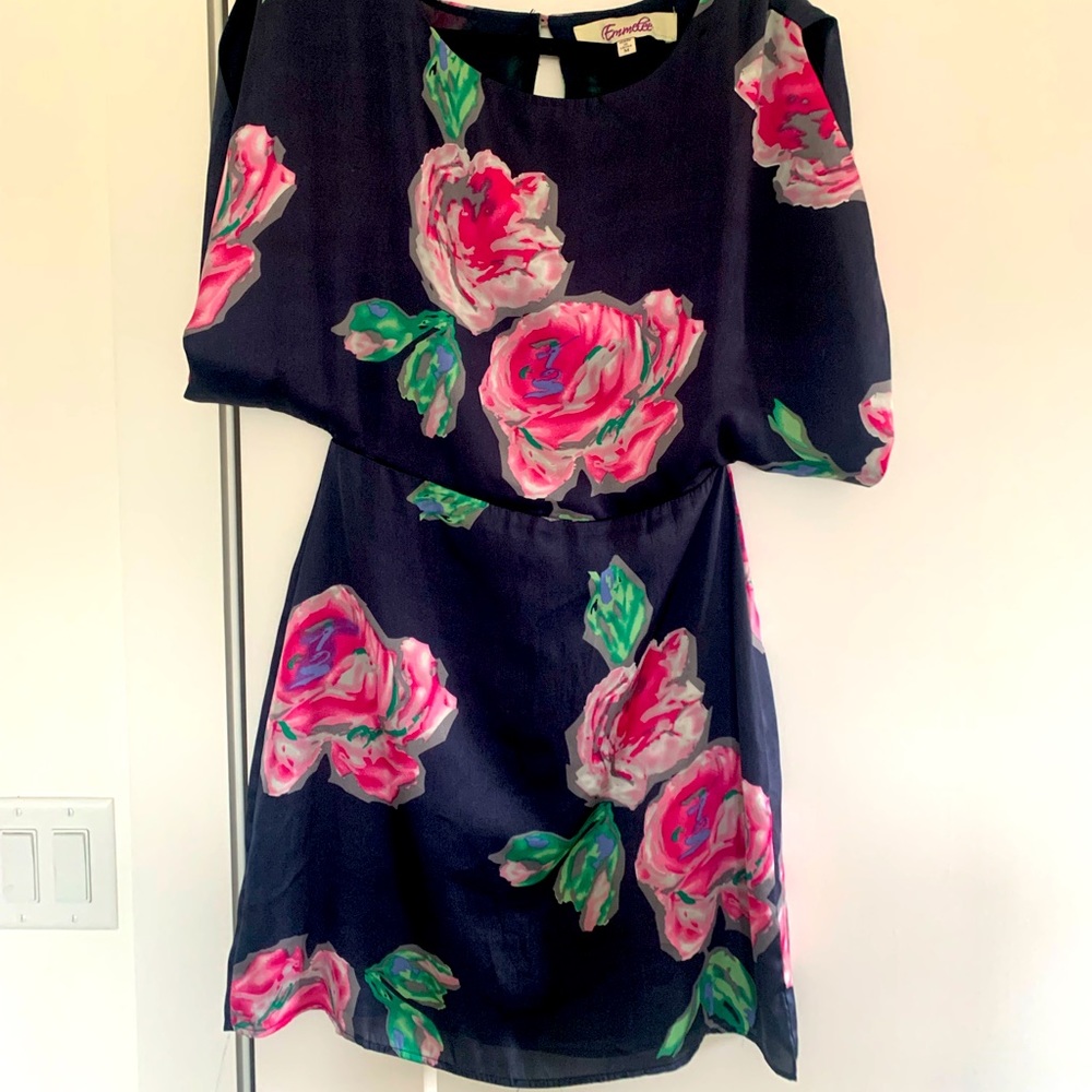 Gorgeous dress perfect for A wedding guest!